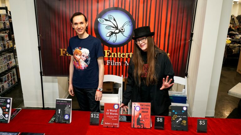 LA Comic Book & Sci-Fi Convention August 2018 - Noel Lopez And Horror Author Lori R. Lopez