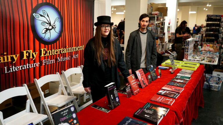 LA Comic Book & Sci-Fi Convention August 2018 - Horror Author Lori R. Lopez and Rafael Lopez